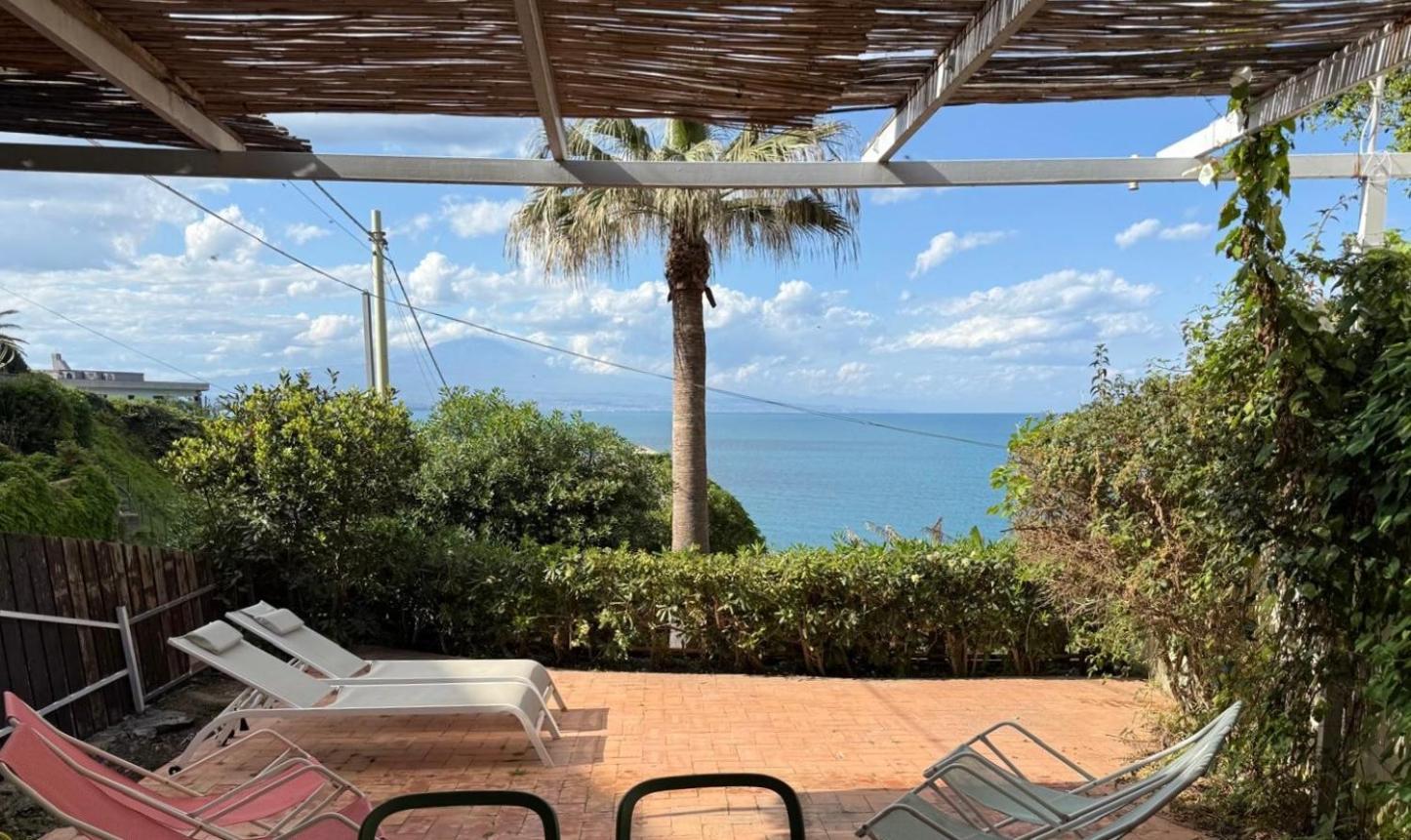 アウグスタ Tambu A Mareヴィラ エクステリア 写真